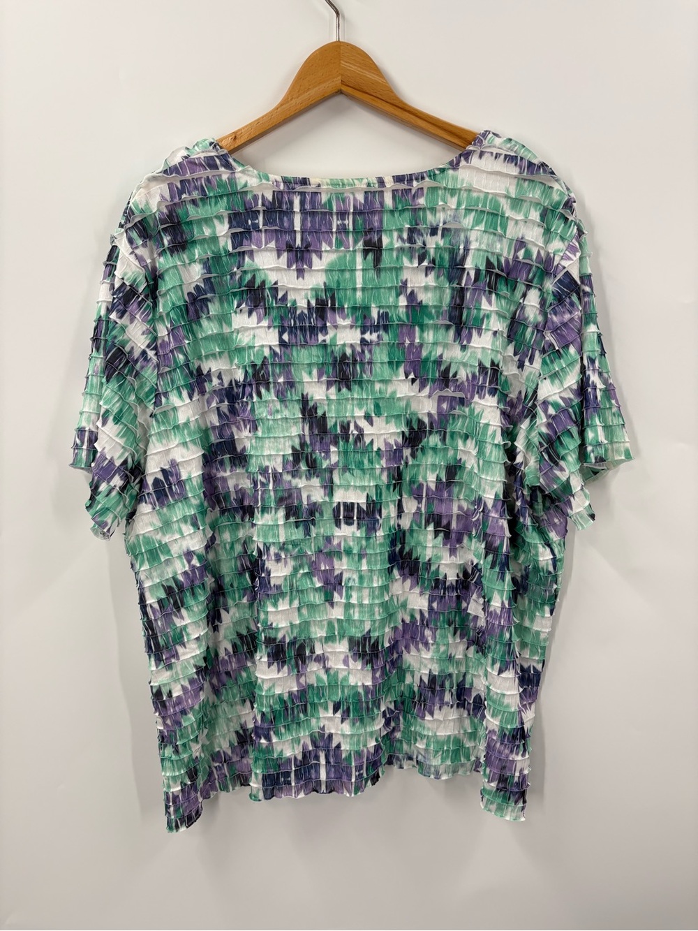 Alfred Dunner Women’s Plus 2X Geometric Aztec print Short Sleeve Ruffle Top - Picture 4 of 7
